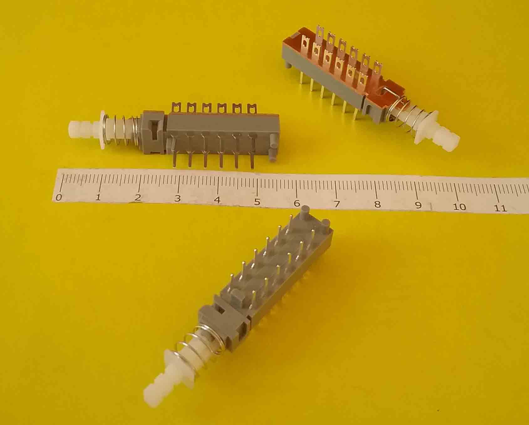 Переключатель T-18 2x6 с фиксацией